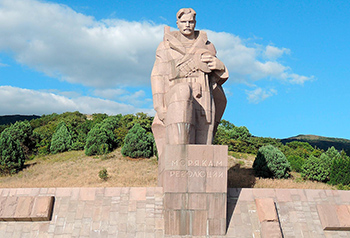 Памятник морякам революции